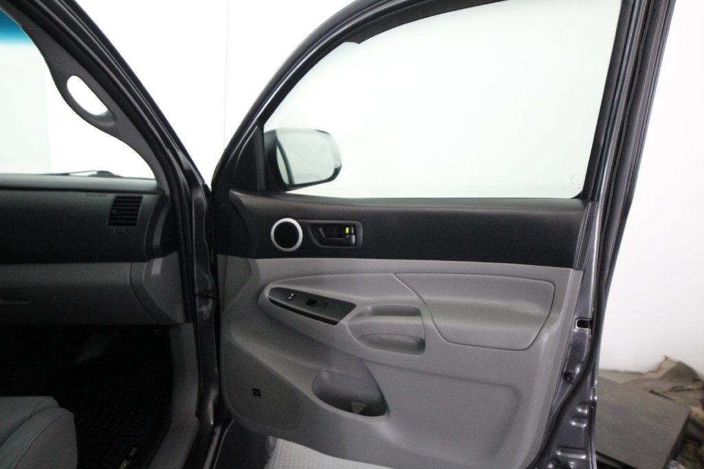 Toyota Tacoma 4WD Double Cab LB V6 AT (Natl) 2013