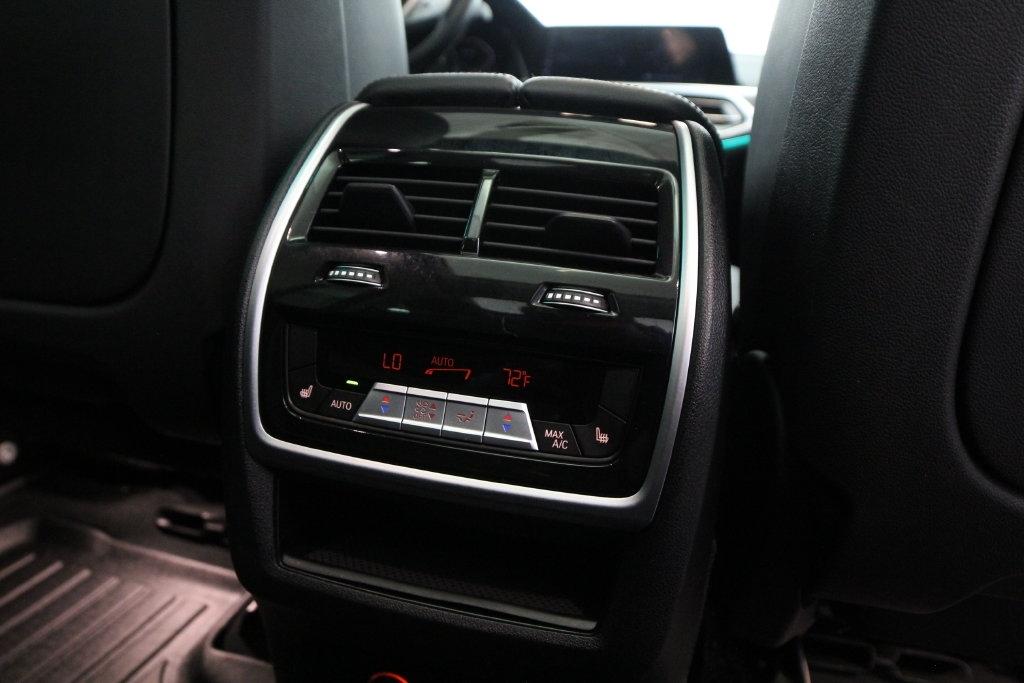 BMW X7 xDrive40i Sports Activity Vehicle 2020