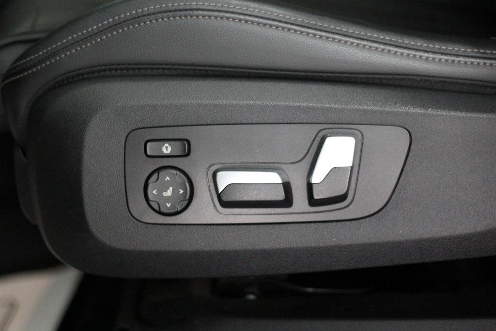 BMW X7 xDrive40i Sports Activity Vehicle 2020