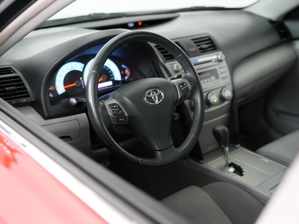 Toyota Camry 4dr Sdn I4 Man LE (Natl) 2011