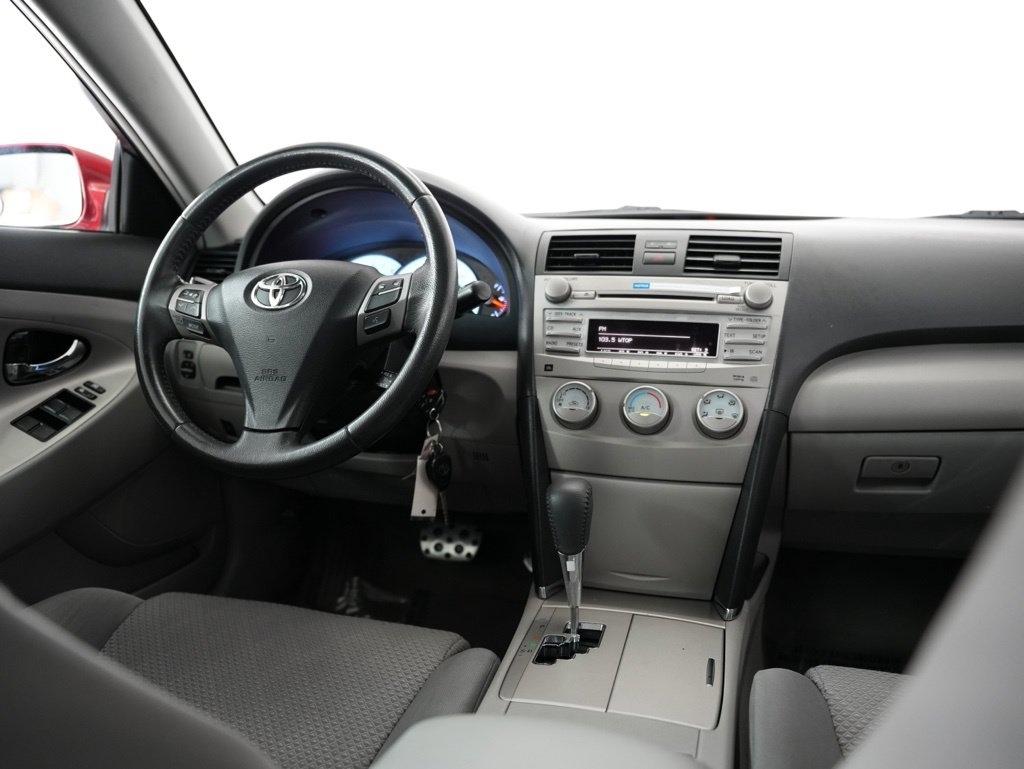 Toyota Camry 4dr Sdn I4 Man LE (Natl) 2011