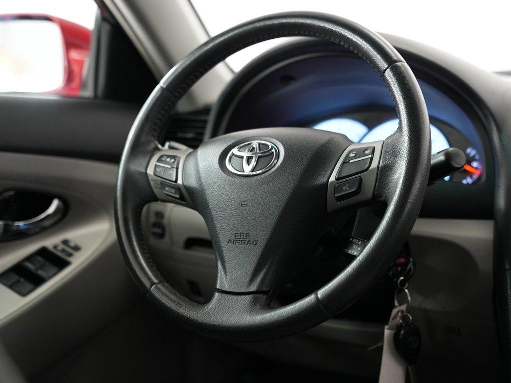 Toyota Camry 4dr Sdn I4 Man LE (Natl) 2011