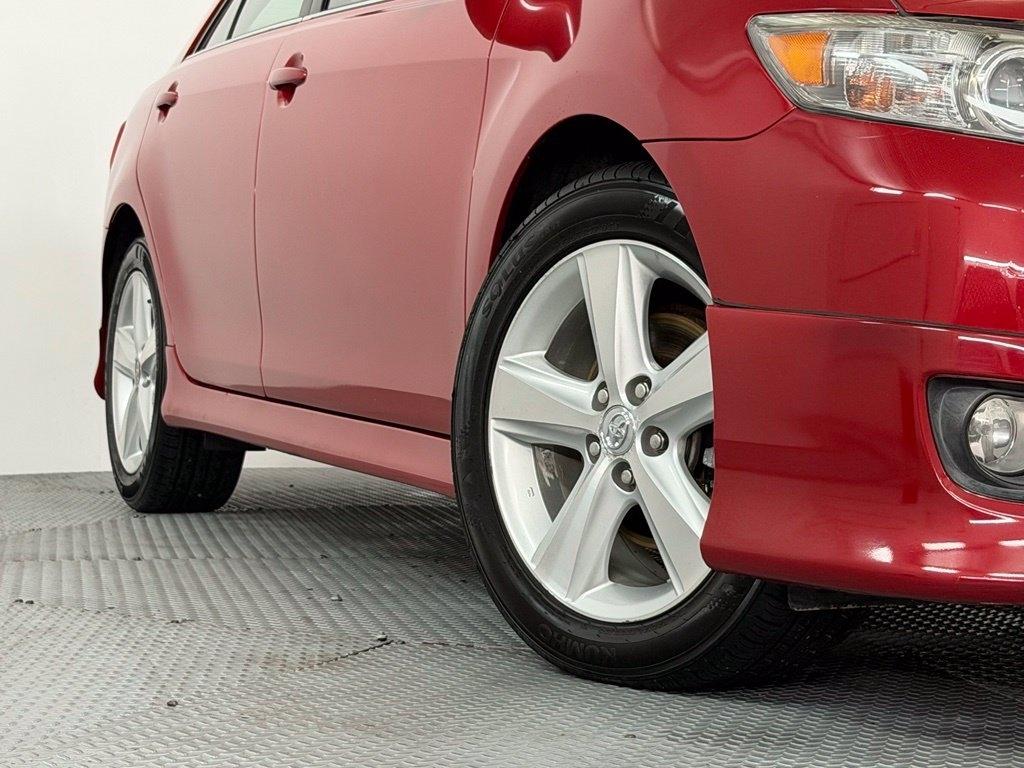 Toyota Camry 4dr Sdn I4 Man LE (Natl) 2011