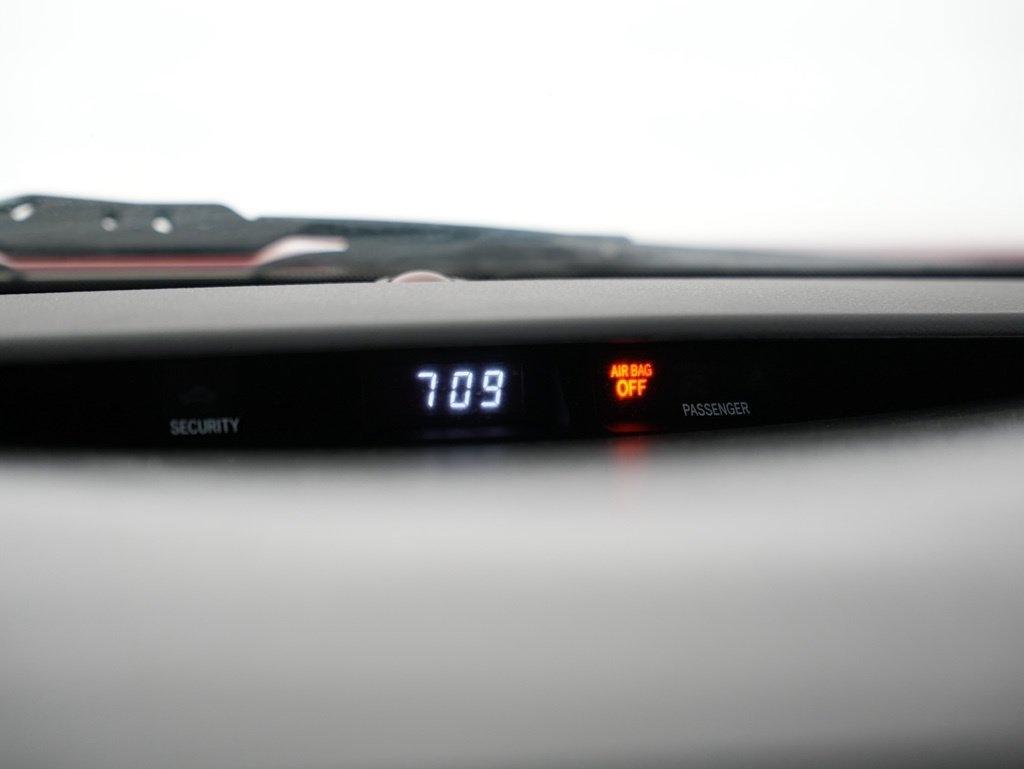 Toyota Camry 4dr Sdn I4 Man LE (Natl) 2011
