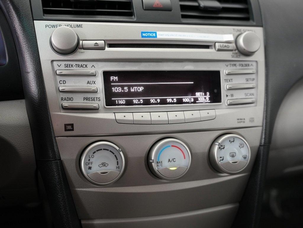Toyota Camry 4dr Sdn I4 Man LE (Natl) 2011