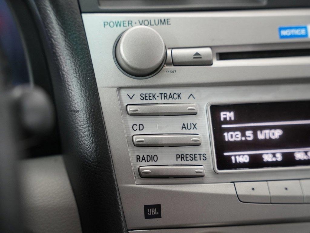 Toyota Camry 4dr Sdn I4 Man LE (Natl) 2011