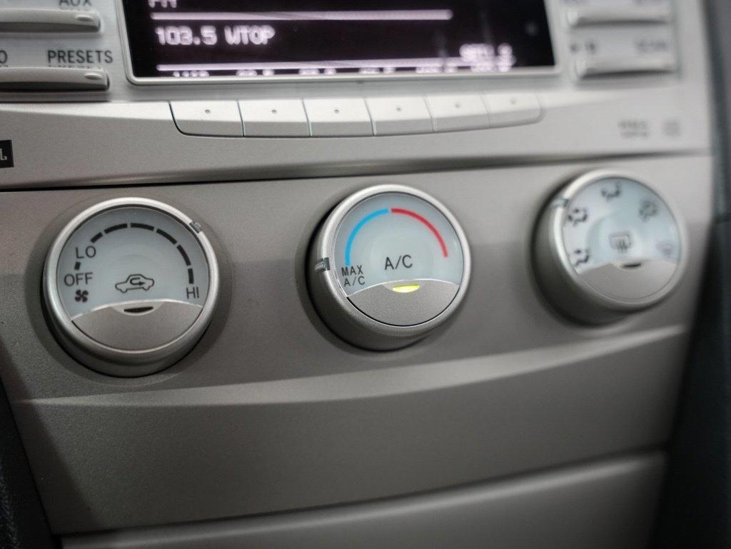 Toyota Camry 4dr Sdn I4 Man LE (Natl) 2011