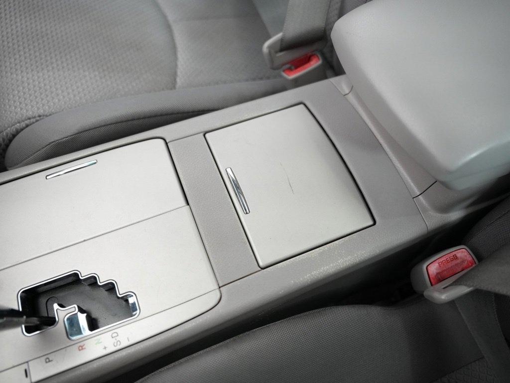 Toyota Camry 4dr Sdn I4 Man LE (Natl) 2011