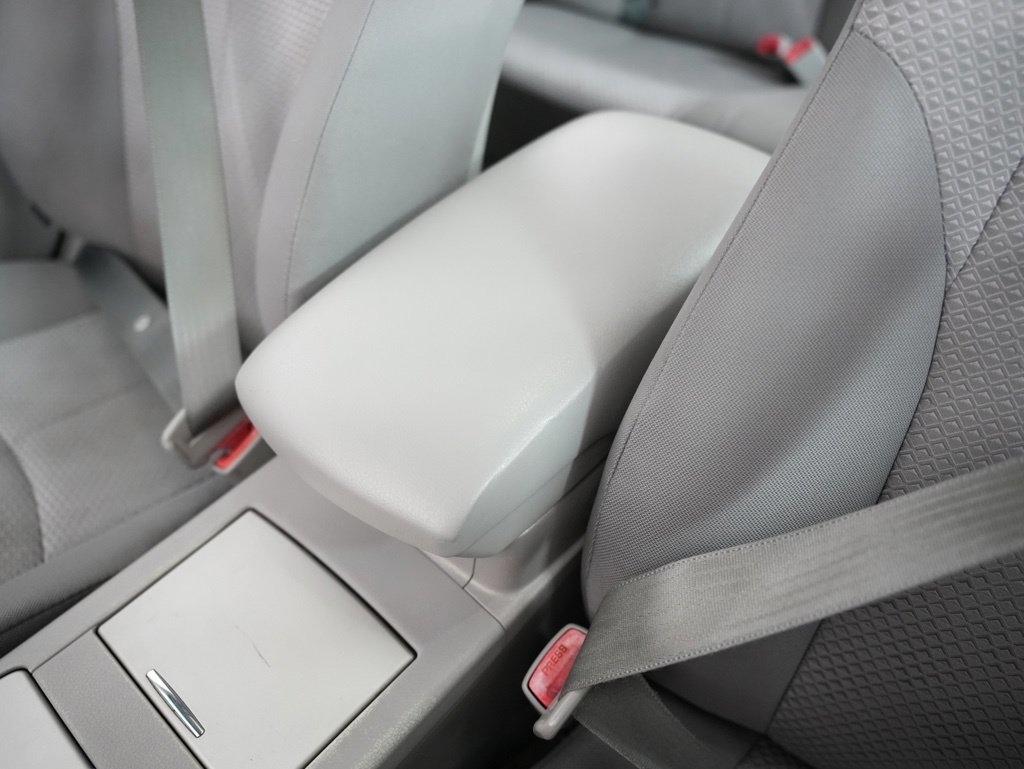 Toyota Camry 4dr Sdn I4 Man LE (Natl) 2011