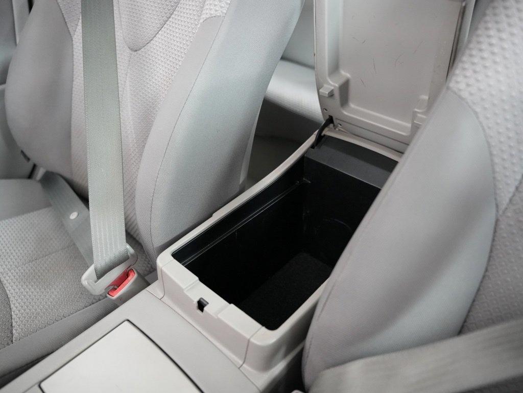 Toyota Camry 4dr Sdn I4 Man LE (Natl) 2011