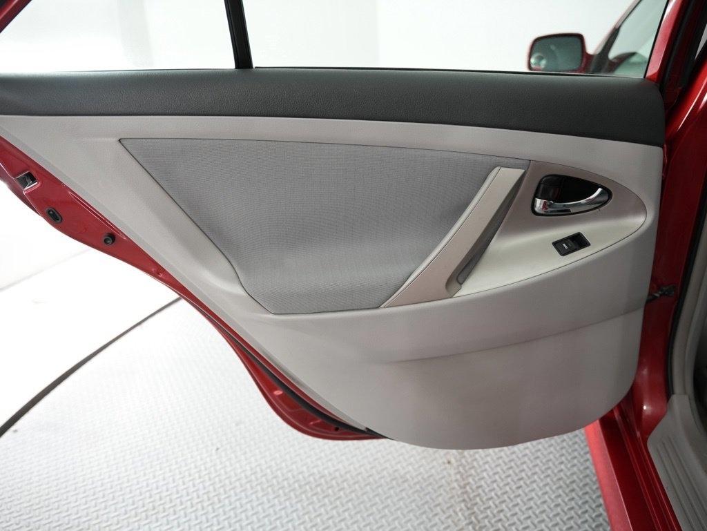 Toyota Camry 4dr Sdn I4 Man LE (Natl) 2011