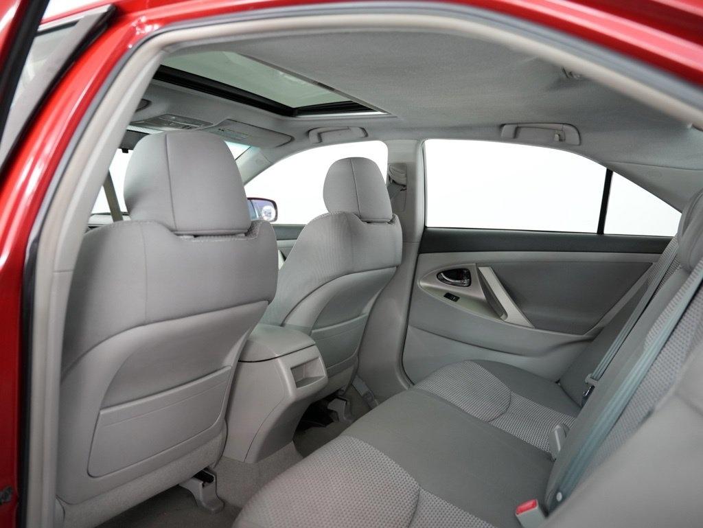 Toyota Camry 4dr Sdn I4 Man LE (Natl) 2011