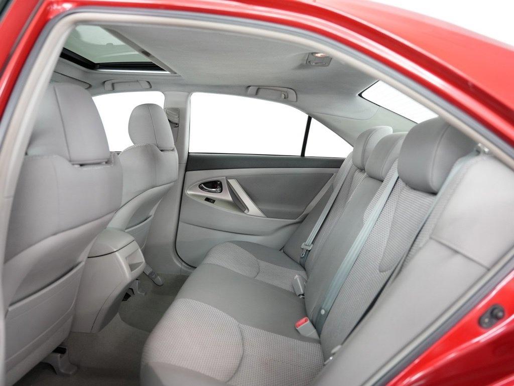 Toyota Camry 4dr Sdn I4 Man LE (Natl) 2011