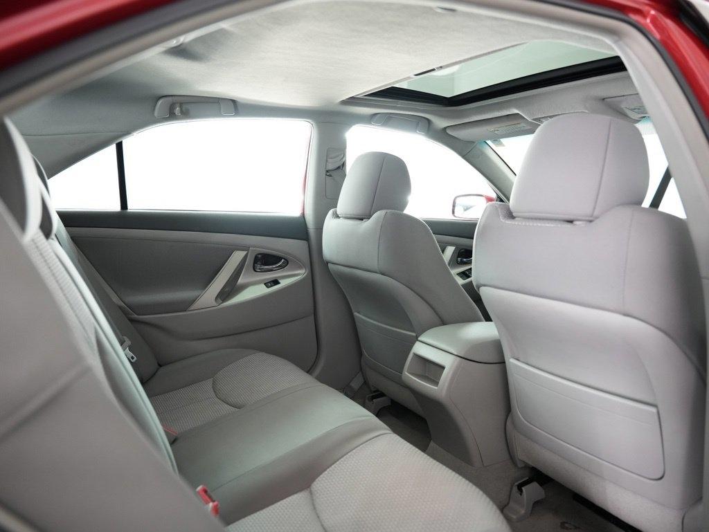 Toyota Camry 4dr Sdn I4 Man LE (Natl) 2011