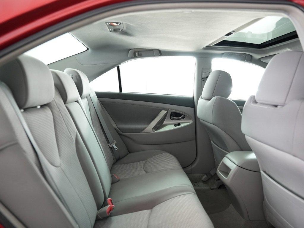 Toyota Camry 4dr Sdn I4 Man LE (Natl) 2011