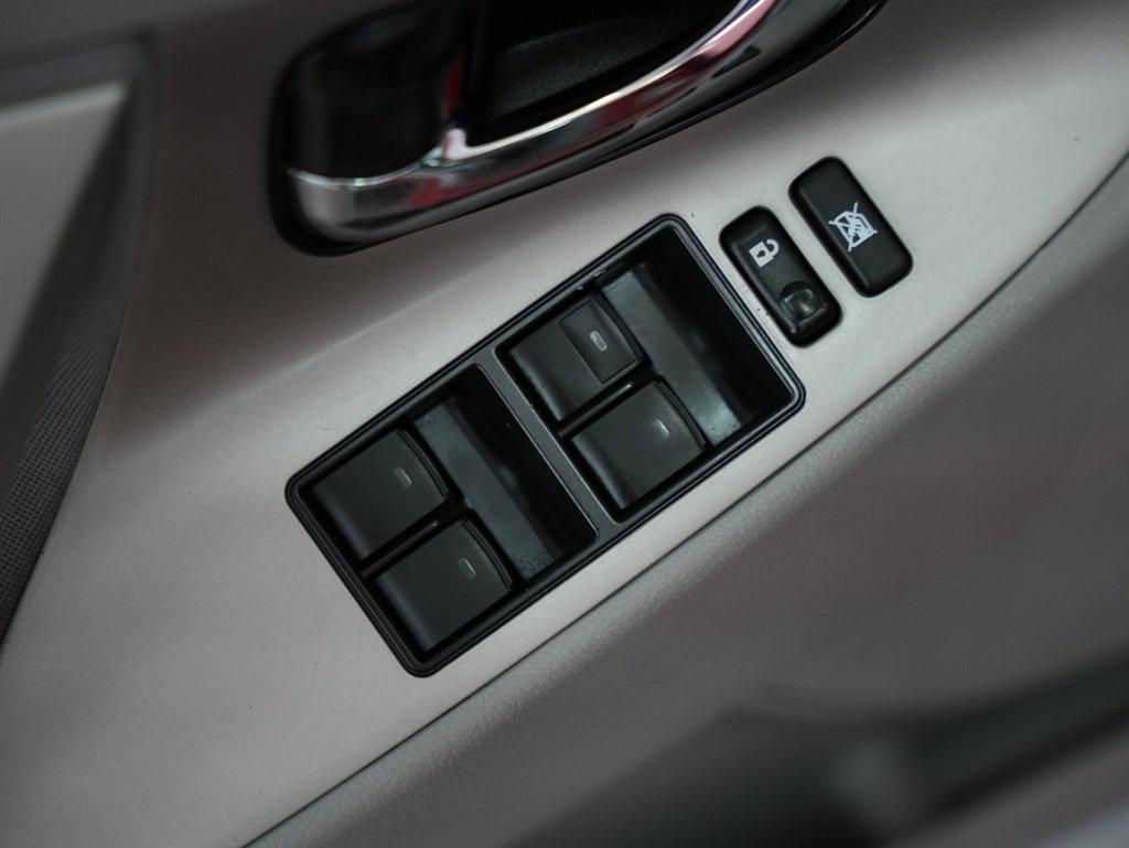 Toyota Camry 4dr Sdn I4 Man LE (Natl) 2011