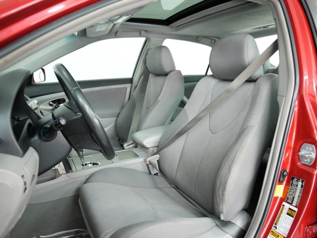 Toyota Camry 4dr Sdn I4 Man LE (Natl) 2011
