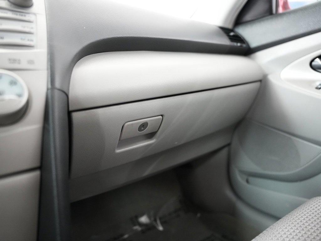 Toyota Camry 4dr Sdn I4 Man LE (Natl) 2011