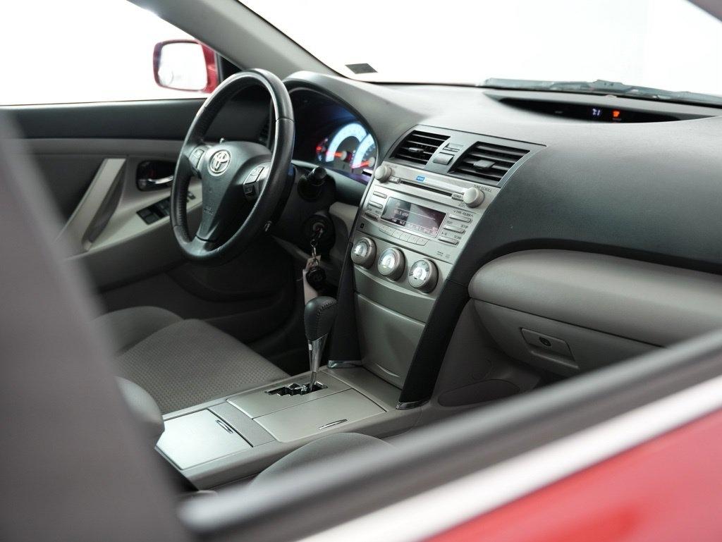 Toyota Camry 4dr Sdn I4 Man LE (Natl) 2011