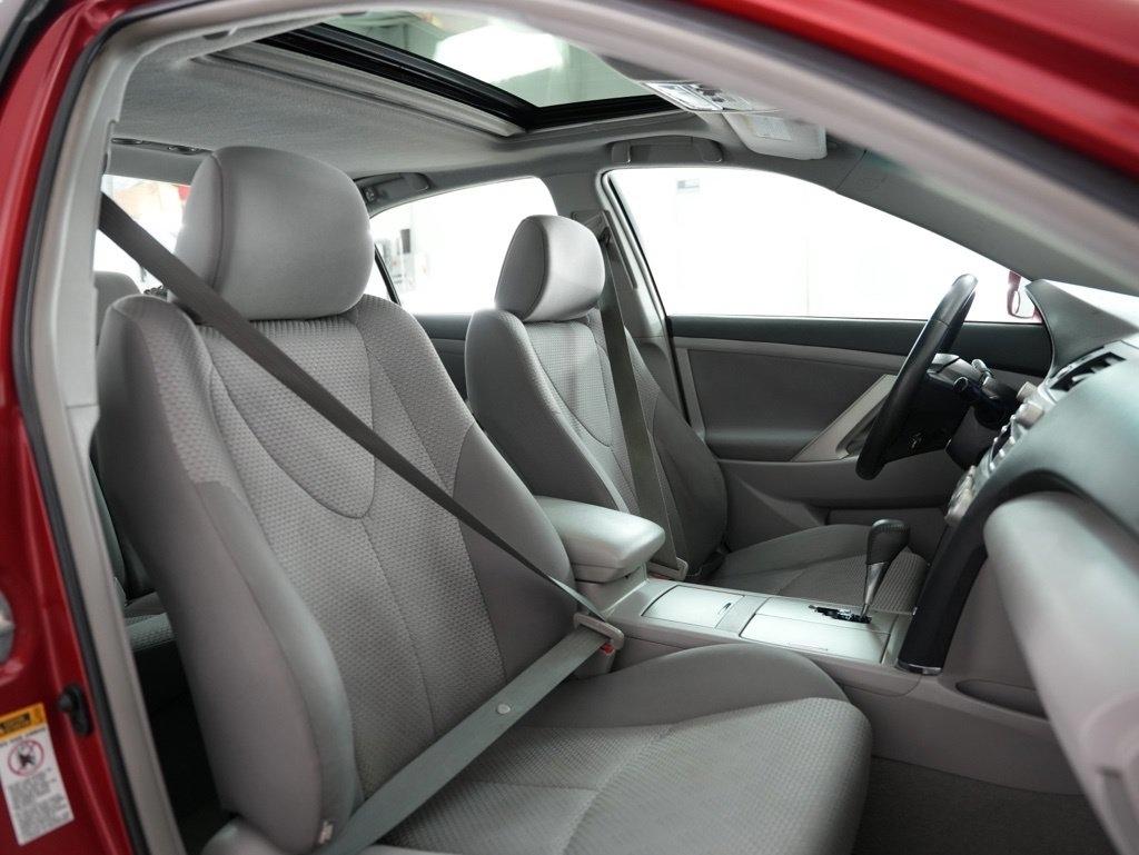Toyota Camry 4dr Sdn I4 Man LE (Natl) 2011