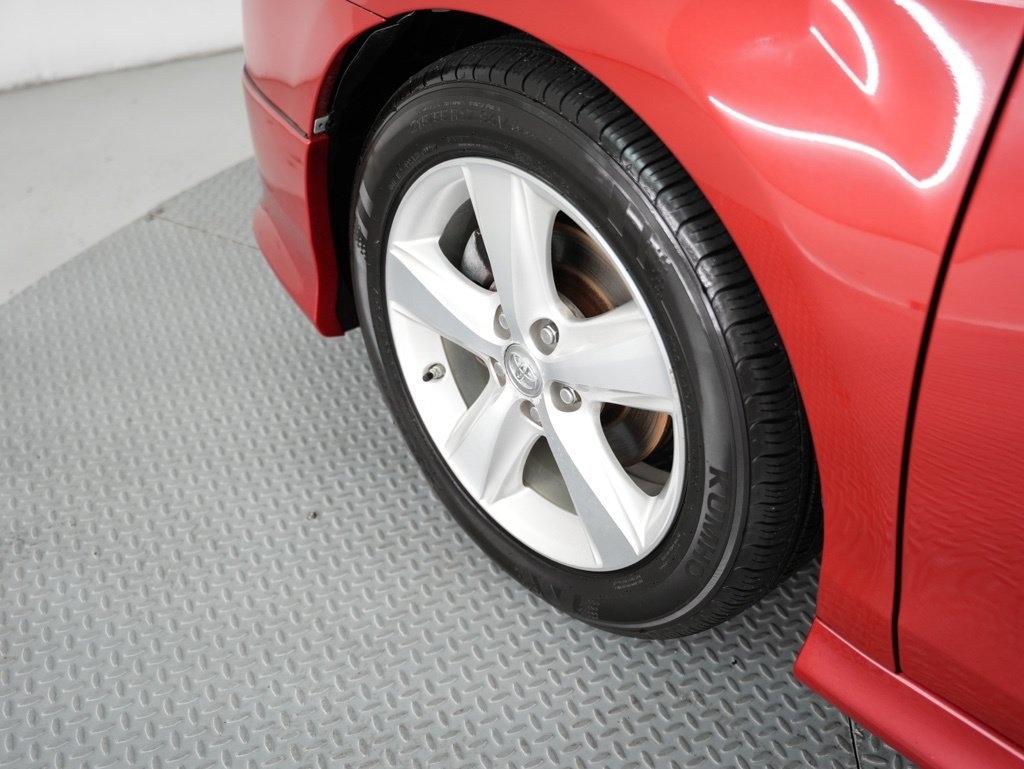 Toyota Camry 4dr Sdn I4 Man LE (Natl) 2011