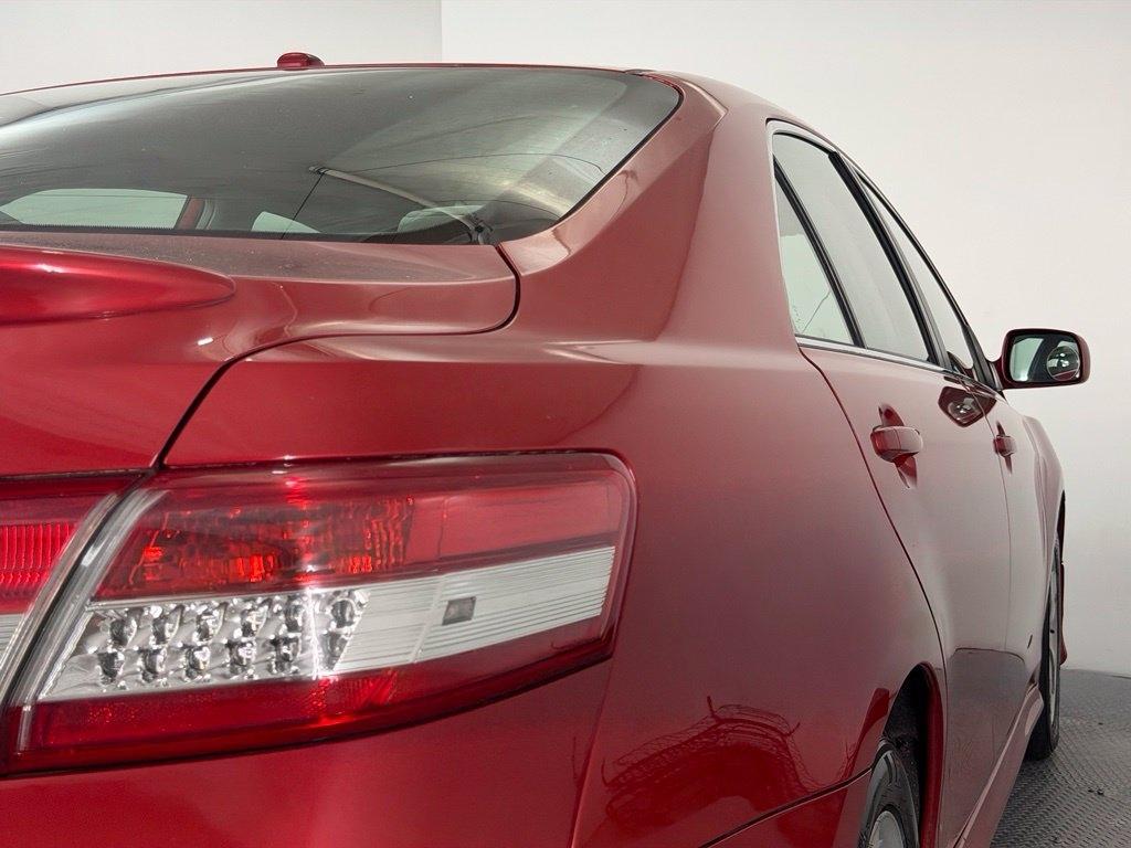 Toyota Camry 4dr Sdn I4 Man LE (Natl) 2011