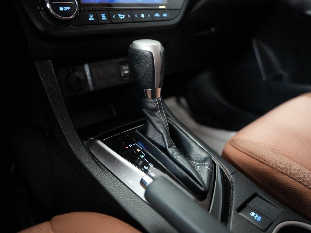 Toyota Corolla 4dr Sdn CVT LE Premium (Natl) 2015