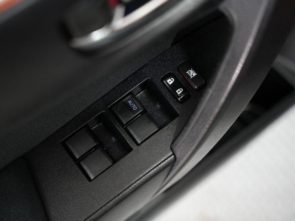 Toyota Corolla 4dr Sdn CVT LE Premium (Natl) 2015