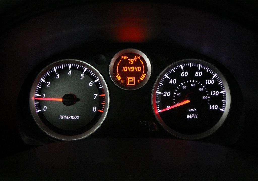 Nissan Sentra 4dr Sdn I4 CVT 2.0 SR 2012