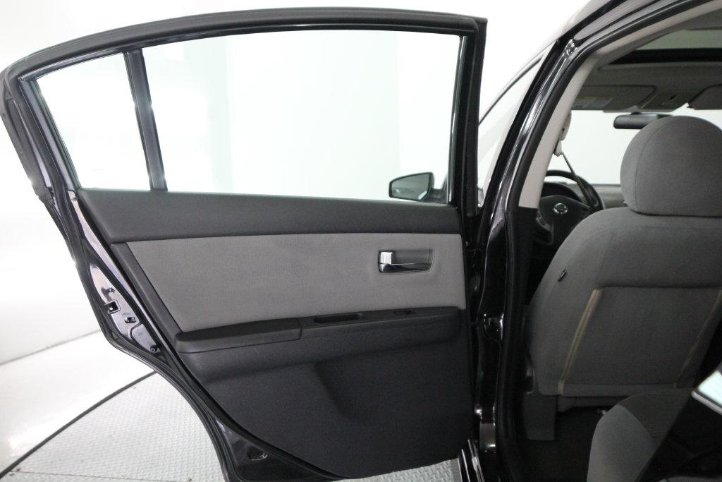 Nissan Sentra 4dr Sdn I4 CVT 2.0 SR 2012