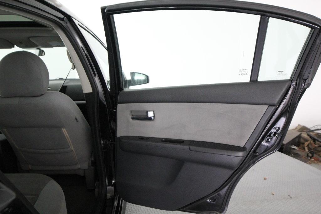 Nissan Sentra 4dr Sdn I4 CVT 2.0 SR 2012