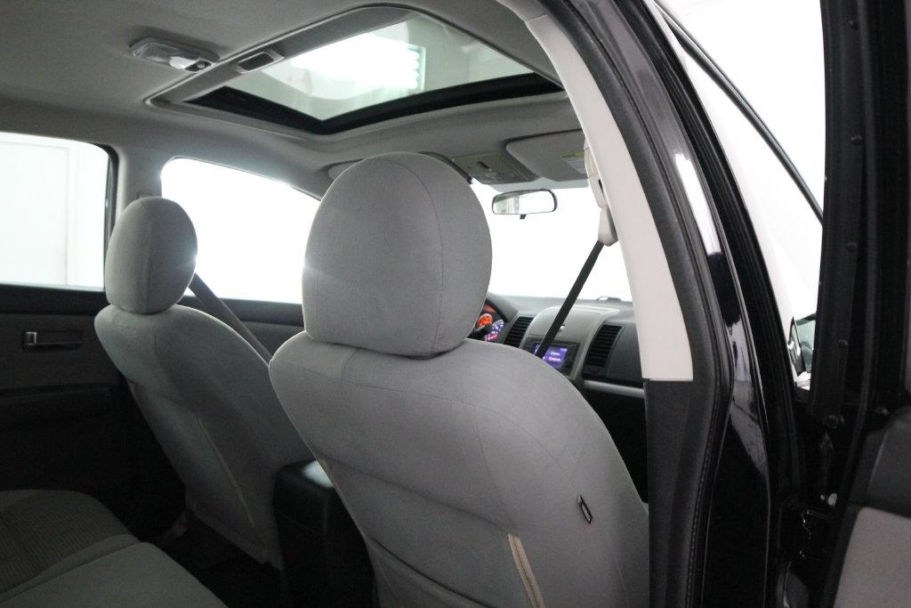 Nissan Sentra 4dr Sdn I4 CVT 2.0 SR 2012