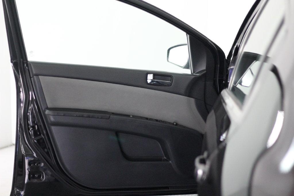 Nissan Sentra 4dr Sdn I4 CVT 2.0 SR 2012