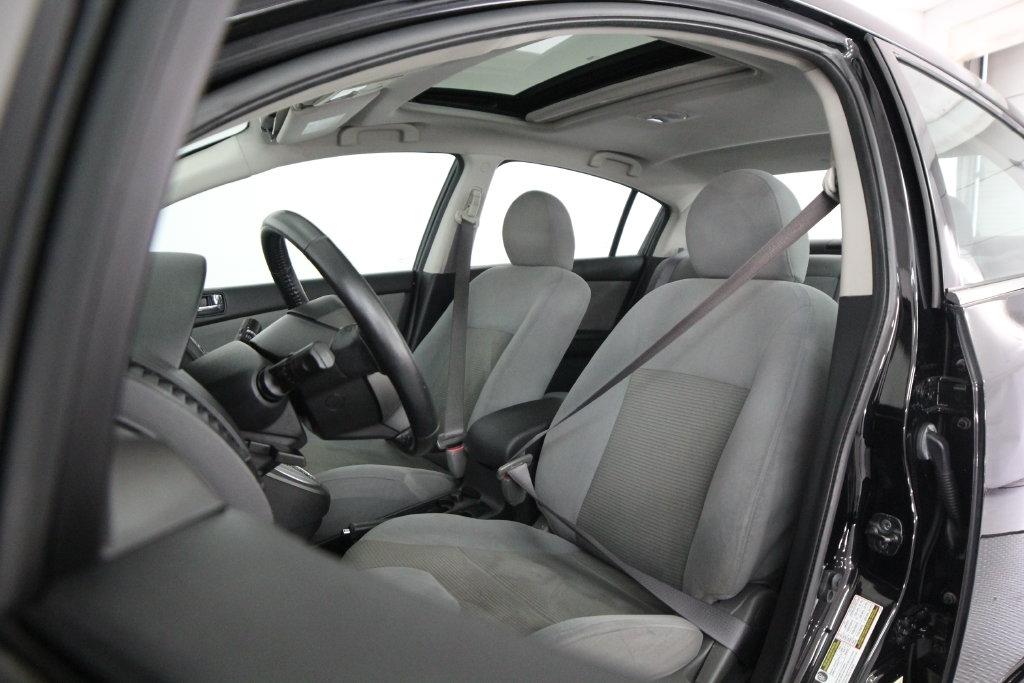 Nissan Sentra 4dr Sdn I4 CVT 2.0 SR 2012