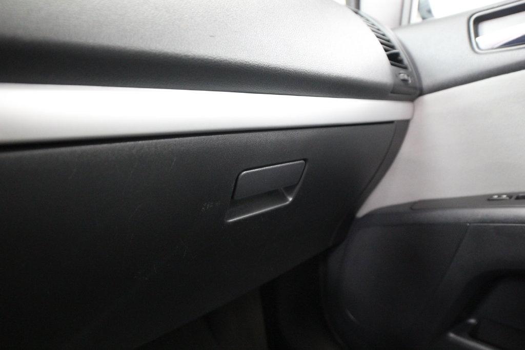 Nissan Sentra 4dr Sdn I4 CVT 2.0 SR 2012