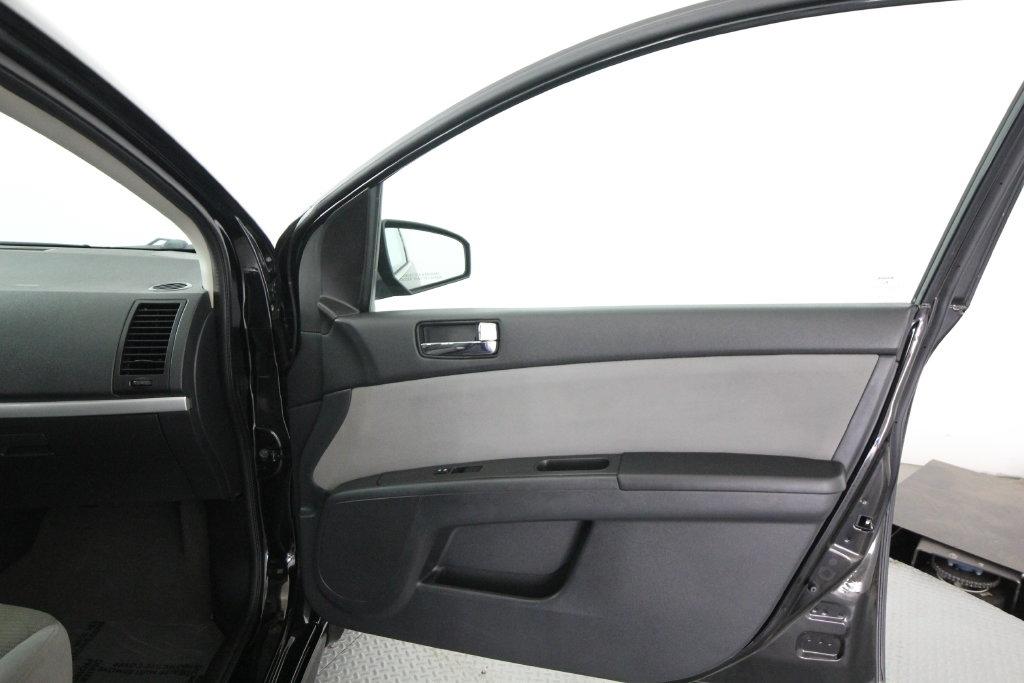 Nissan Sentra 4dr Sdn I4 CVT 2.0 SR 2012