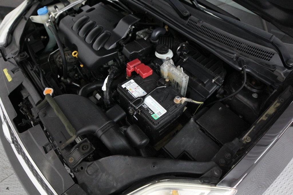 Nissan Sentra 4dr Sdn I4 CVT 2.0 SR 2012