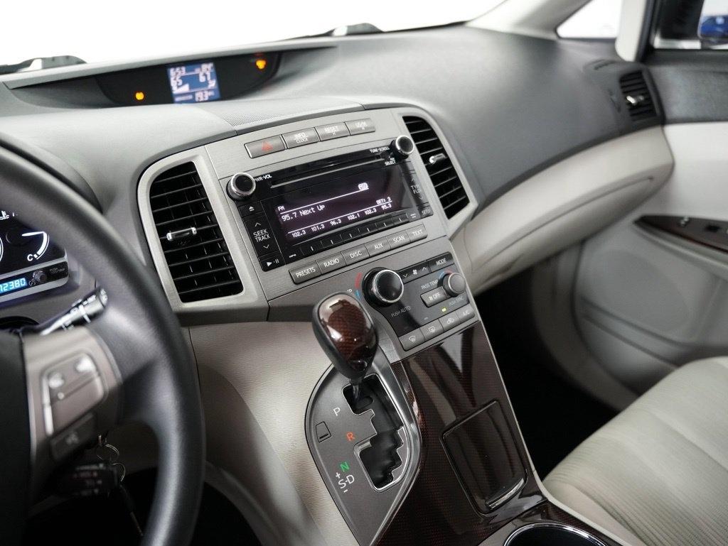 Toyota Venza 4dr Wgn I4 FWD XLE (Natl) 2012
