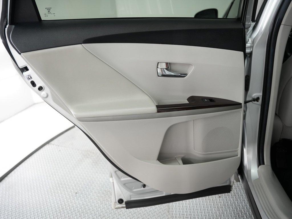 Toyota Venza 4dr Wgn I4 FWD XLE (Natl) 2012
