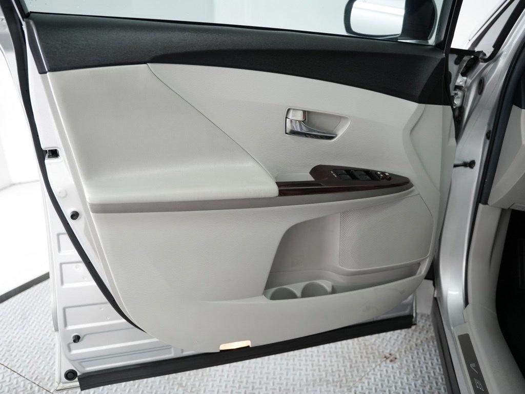 Toyota Venza 4dr Wgn I4 FWD XLE (Natl) 2012