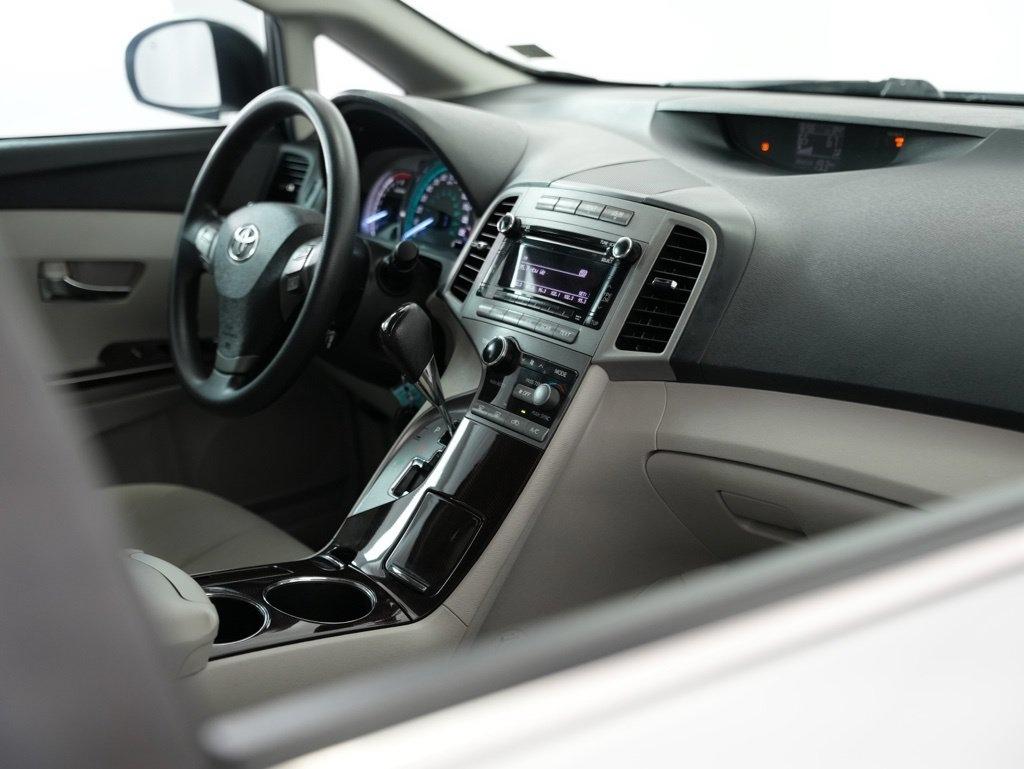 Toyota Venza 4dr Wgn I4 FWD XLE (Natl) 2012