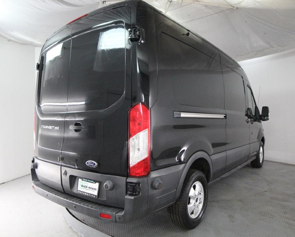 Ford Transit Van T-250 148" Med Rf 9000 GVWR Sliding RH Dr 2017