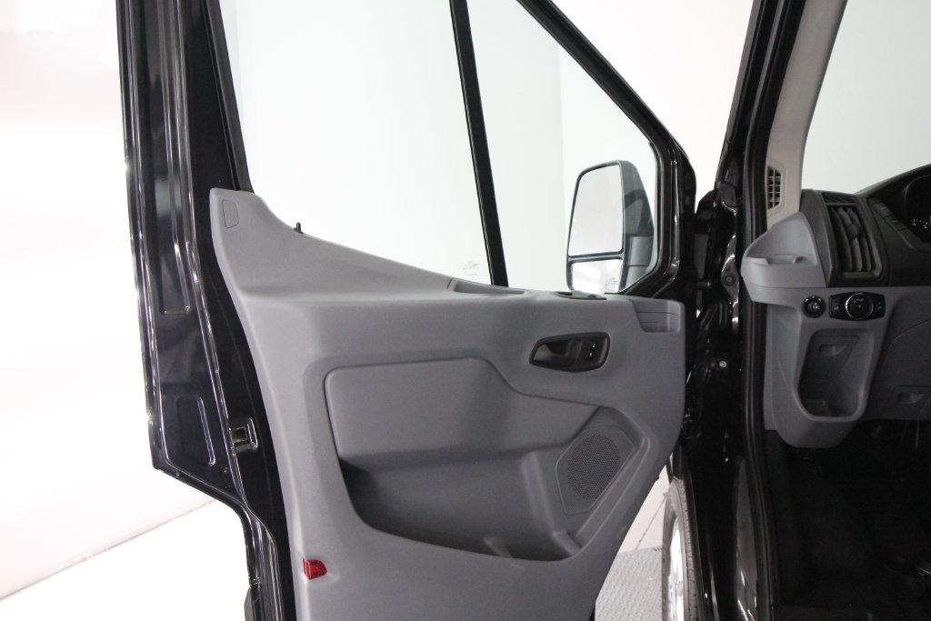 Ford Transit Van T-250 148" Med Rf 9000 GVWR Sliding RH Dr 2017