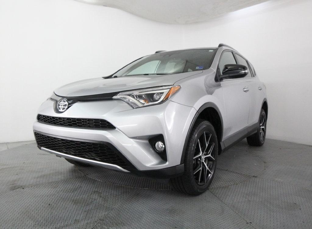 Toyota RAV4 SE AWD (Natl) 2017