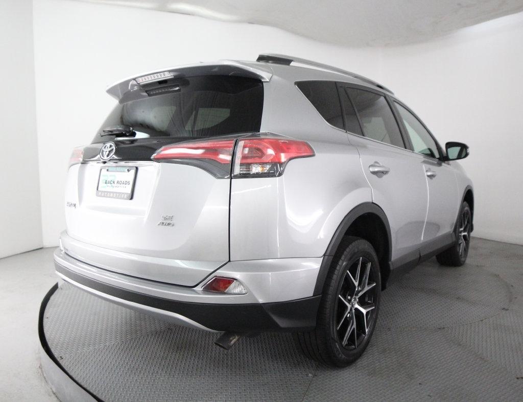 Toyota RAV4 SE AWD (Natl) 2017