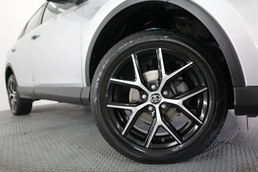 Toyota RAV4 SE AWD (Natl) 2017