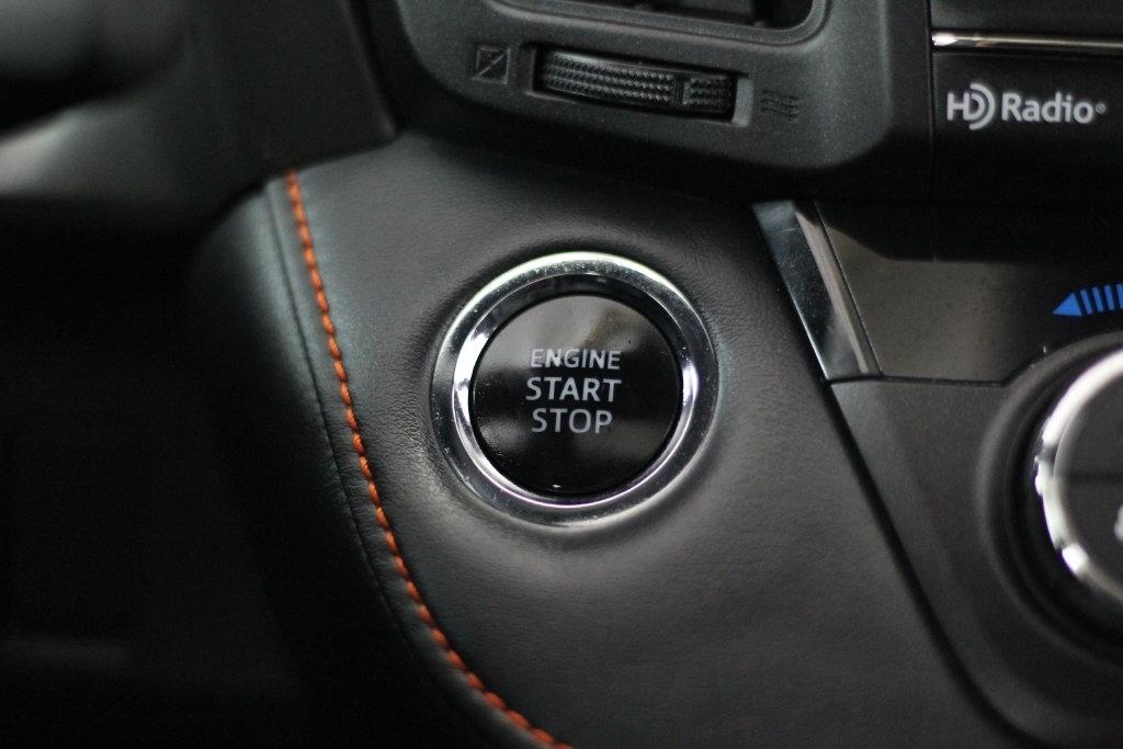 Toyota RAV4 SE AWD (Natl) 2017