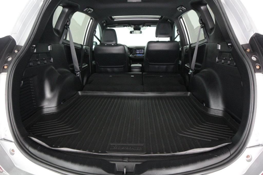 Toyota RAV4 SE AWD (Natl) 2017