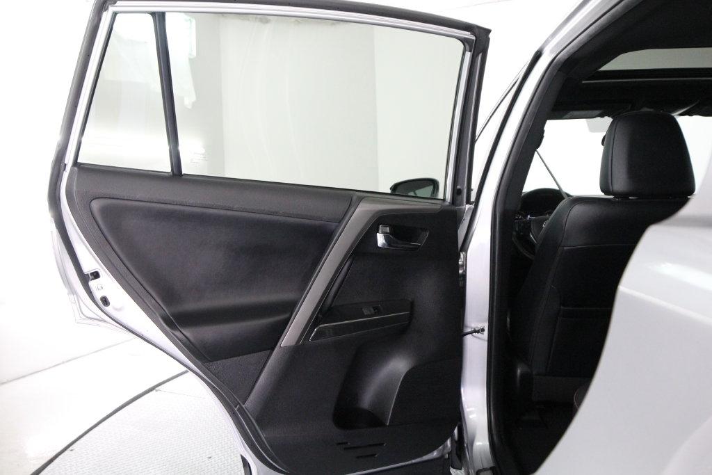 Toyota RAV4 SE AWD (Natl) 2017