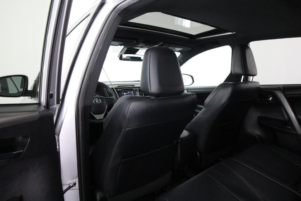 Toyota RAV4 SE AWD (Natl) 2017